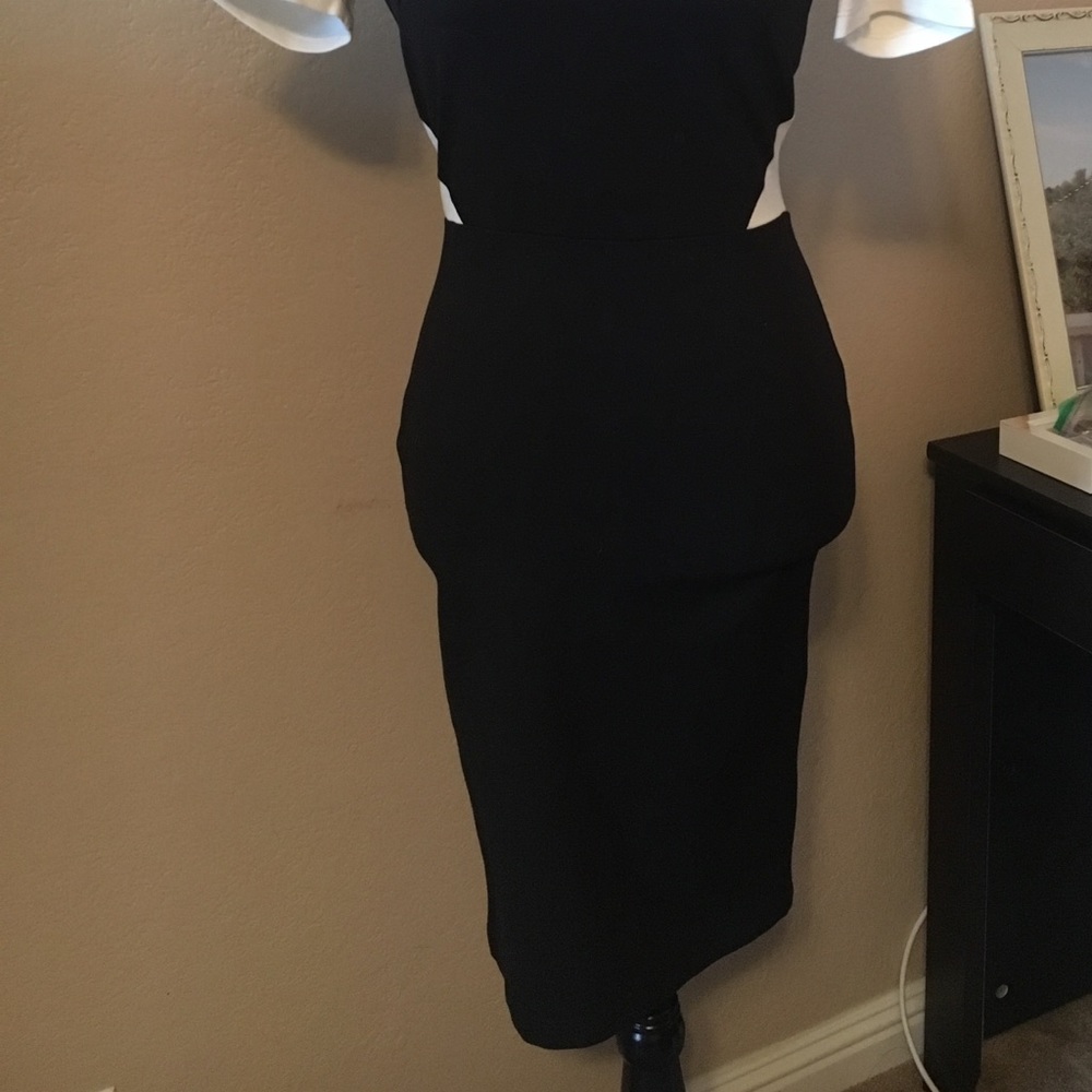 Beautiful black and White drees Lulus. - Picture 8 of 8